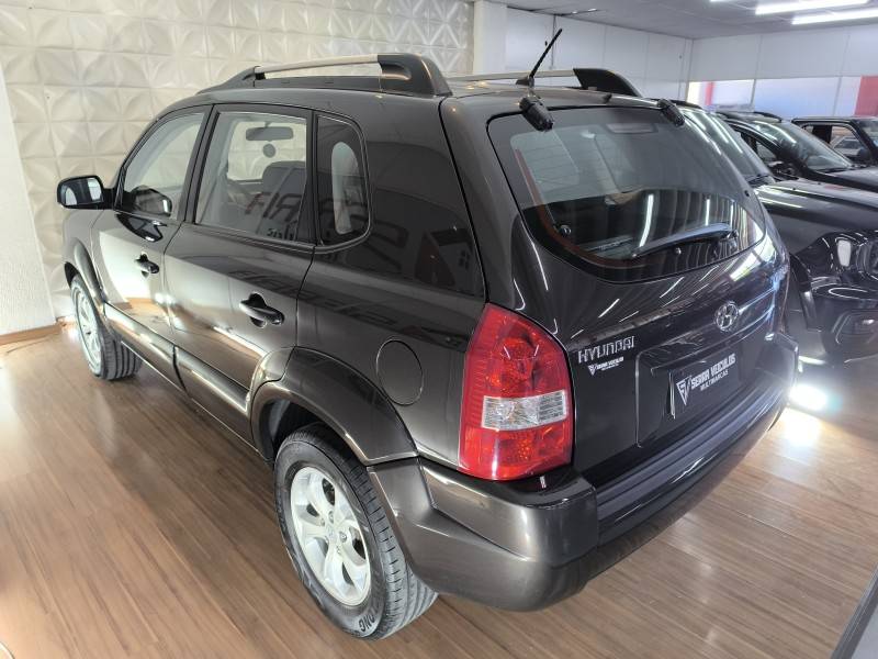 HYUNDAI - TUCSON - 2010/2011 - Preta - R$ 42.900,00