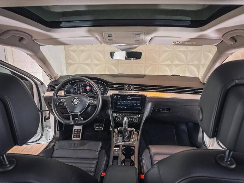 VOLKSWAGEN - PASSAT - 2018/2019 - Branca - R$ 156.900,00