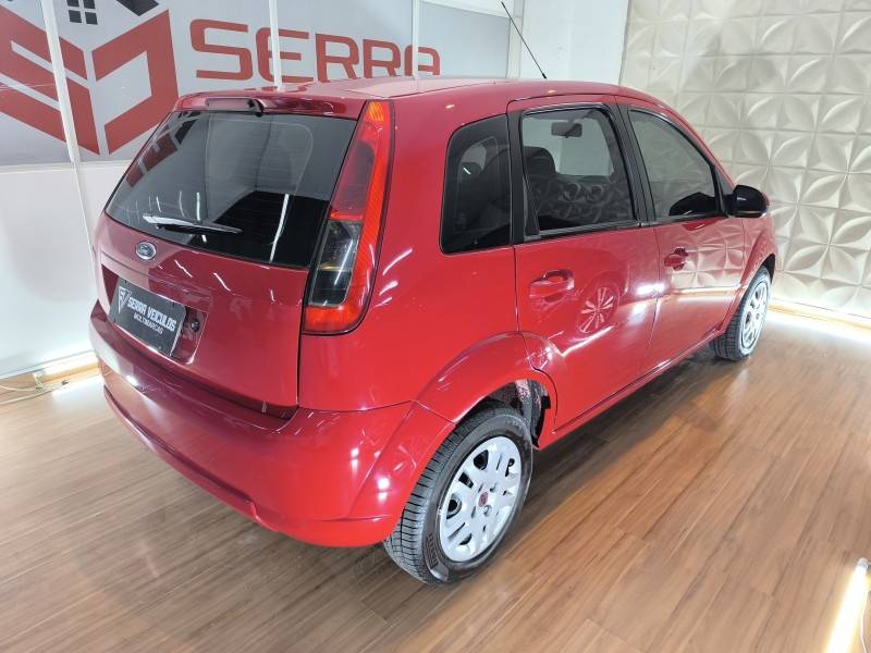 FORD - FIESTA - 2013/2014 - Vermelha - R$ 34.900,00