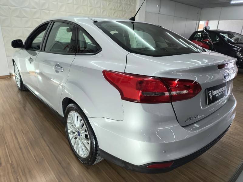 FORD - FOCUS - 2017/2017 - Prata - R$ 59.900,00