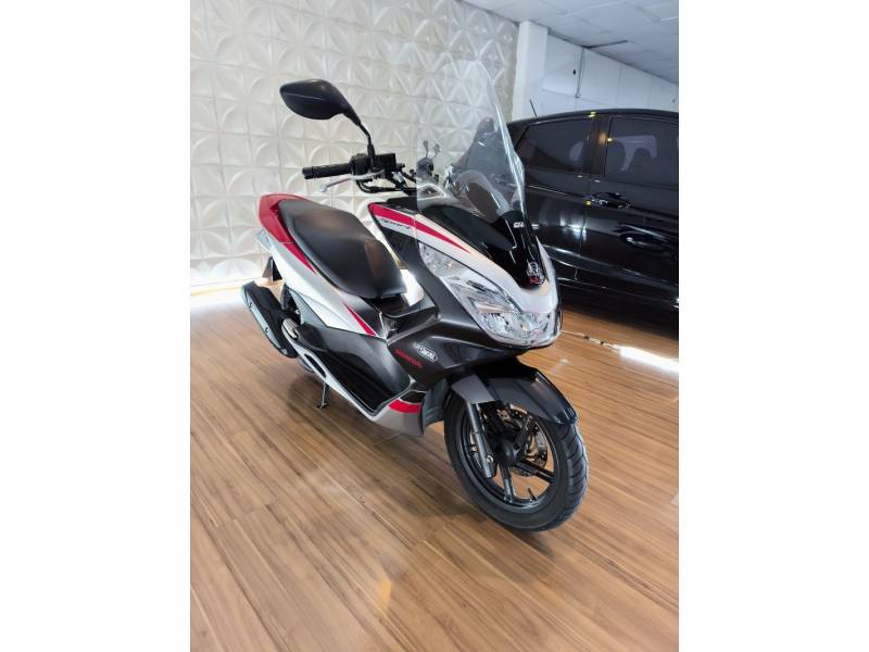 HONDA - PCX - 2018/2018 - Prata - R$ 14.900,00