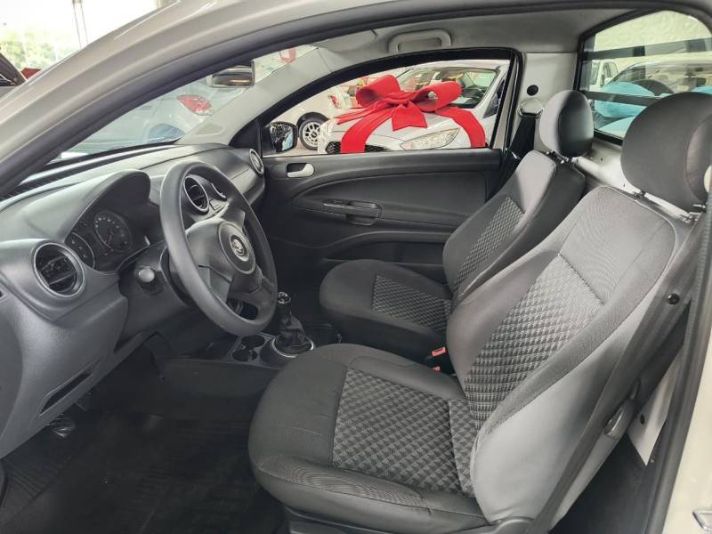 VOLKSWAGEN - SAVEIRO - 2014/2015 - Branca - R$ 47.900,00