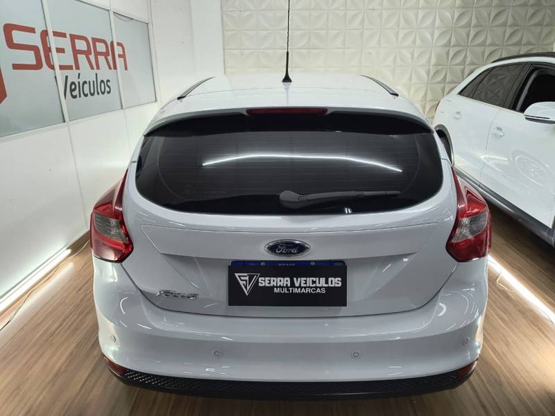 FORD - FOCUS - 2015/2015 - Branca - R$ 56.900,00