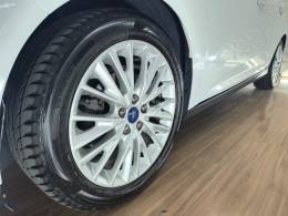 FORD - FOCUS - 2015/2016 - Branca - R$ 64.900,00