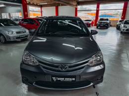 TOYOTA - ETIOS - 2015/2015 - Cinza - R$ 45.900,00