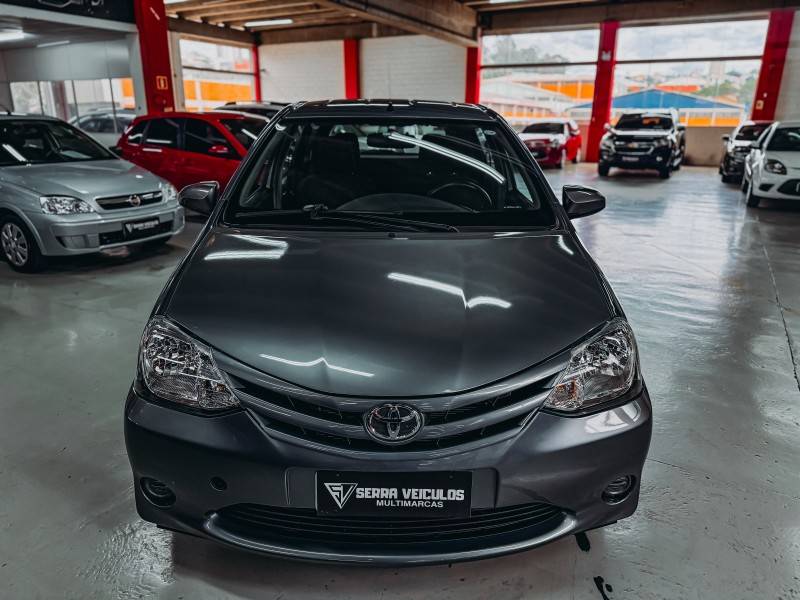 TOYOTA - ETIOS - 2015/2015 - Cinza - R$ 45.900,00