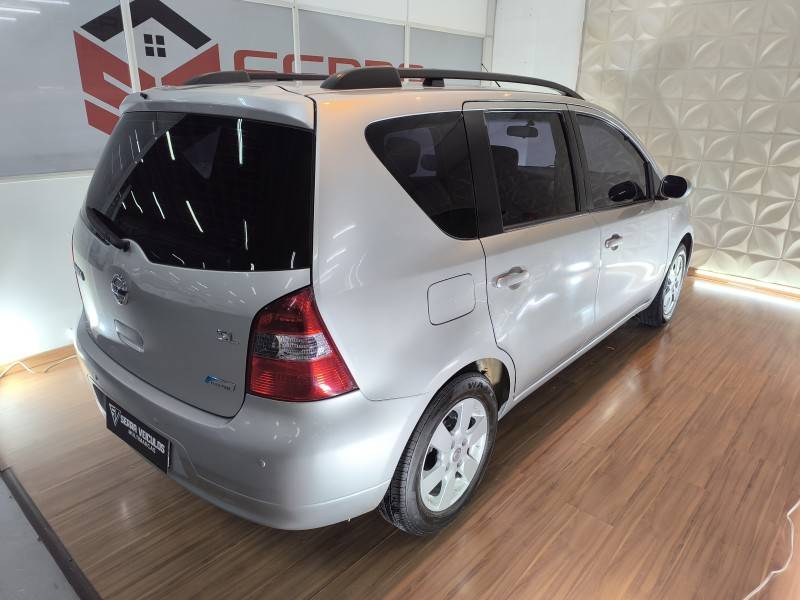 NISSAN - LIVINA - 2011/2012 - Prata - R$ 34.900,00