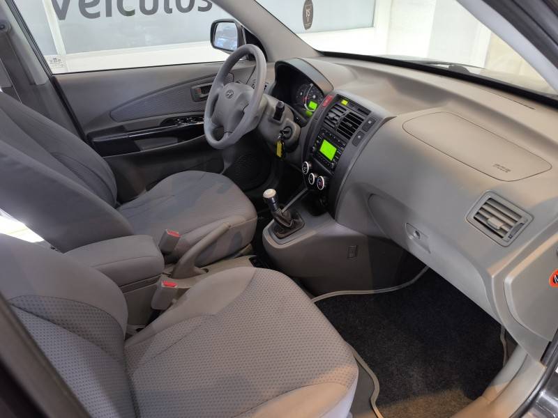 HYUNDAI - TUCSON - 2010/2011 - Preta - R$ 42.900,00