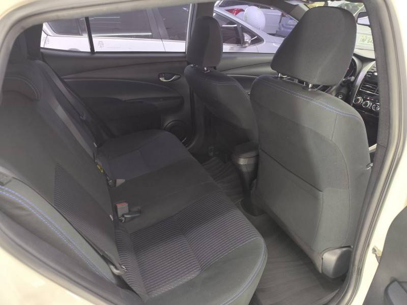 TOYOTA - YARIS - 2019/2019 - Branca - R$ 75.900,00