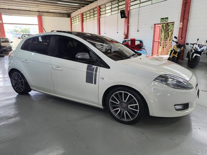 FIAT - BRAVO - 2014/2014 - Branca - R$ 51.900,00