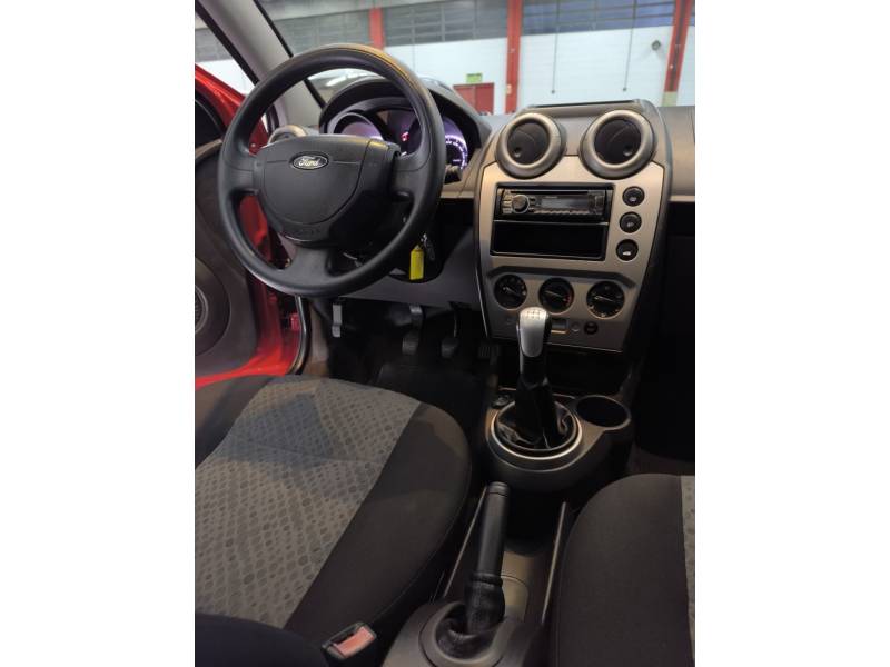 FORD - FIESTA - 2013/2014 - Vermelha - R$ 34.900,00