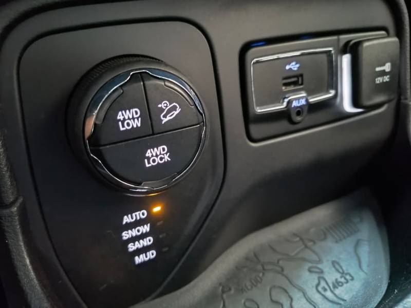 JEEP - RENEGADE - 2016/2017 - Branca - R$ 82.900,00