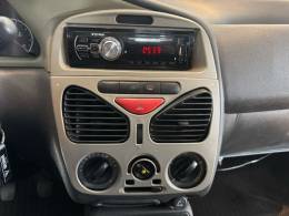 FIAT - SIENA - 2002/2002 - Verde - R$ 15.900,00