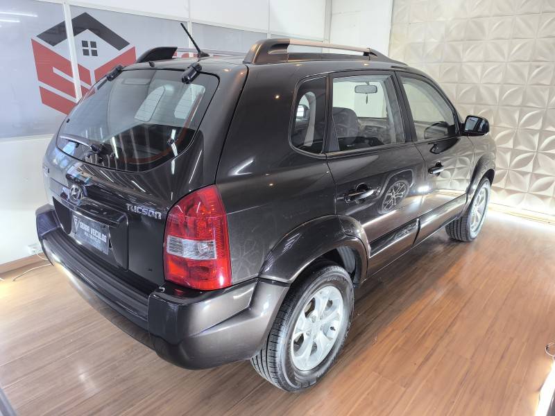 HYUNDAI - TUCSON - 2010/2011 - Preta - R$ 42.900,00