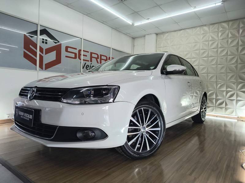 VOLKSWAGEN - JETTA - 2012/2012 - Branca - R$ 68.900,00