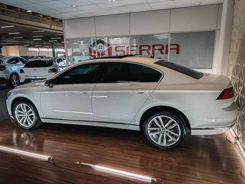VOLKSWAGEN - PASSAT - 2018/2019 - Branca - R$ 156.900,00