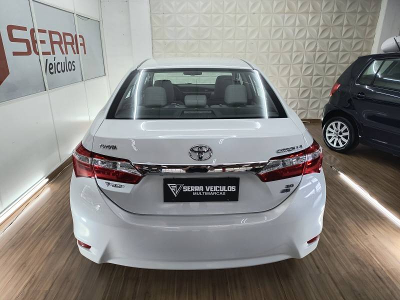 TOYOTA - COROLLA - 2014/2015 - Branca - R$ 81.900,00
