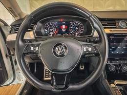 VOLKSWAGEN - PASSAT - 2018/2019 - Branca - R$ 156.900,00