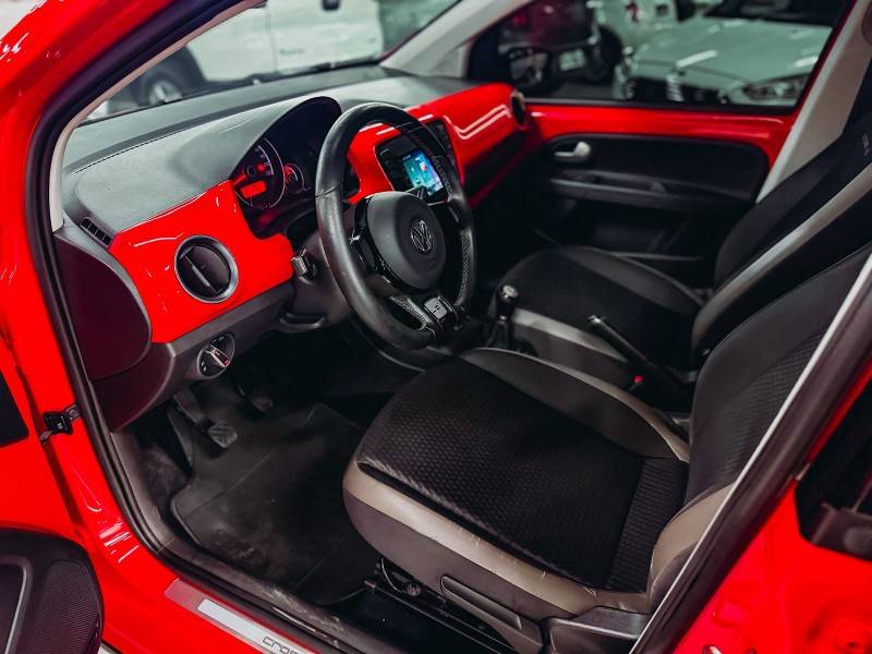 VOLKSWAGEN - UP - 2015/2016 - Vermelha - R$ 56.900,00