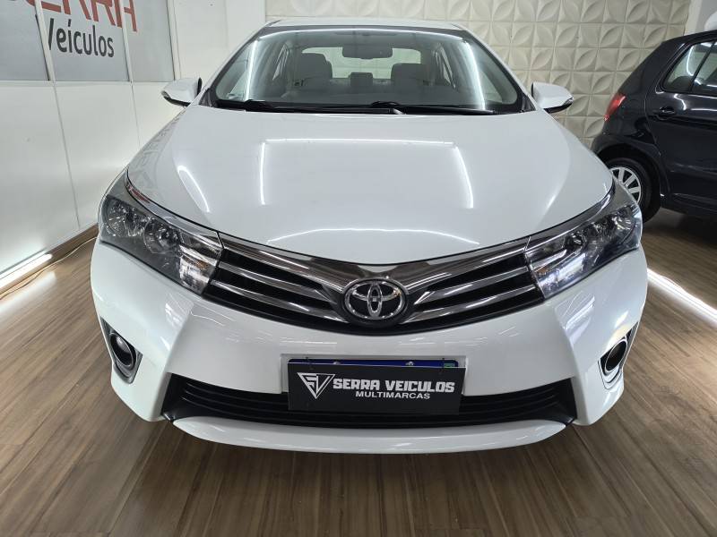 TOYOTA - COROLLA - 2014/2015 - Branca - R$ 81.900,00