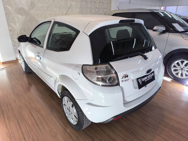 FORD - KA - 2012/2013 - Branca - R$ 29.900,00