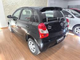 TOYOTA - ETIOS - 2014/2015 - Preta - R$ 46.900,00