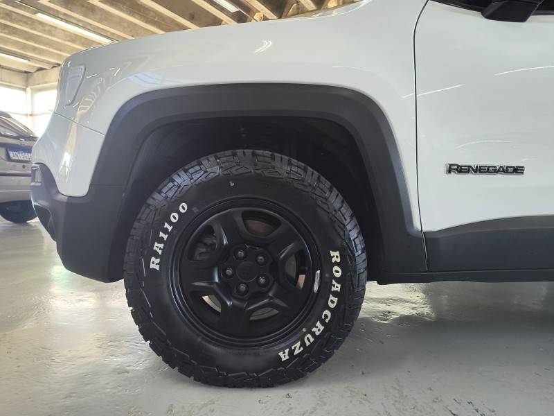 JEEP - RENEGADE - 2016/2017 - Branca - R$ 81.900,00