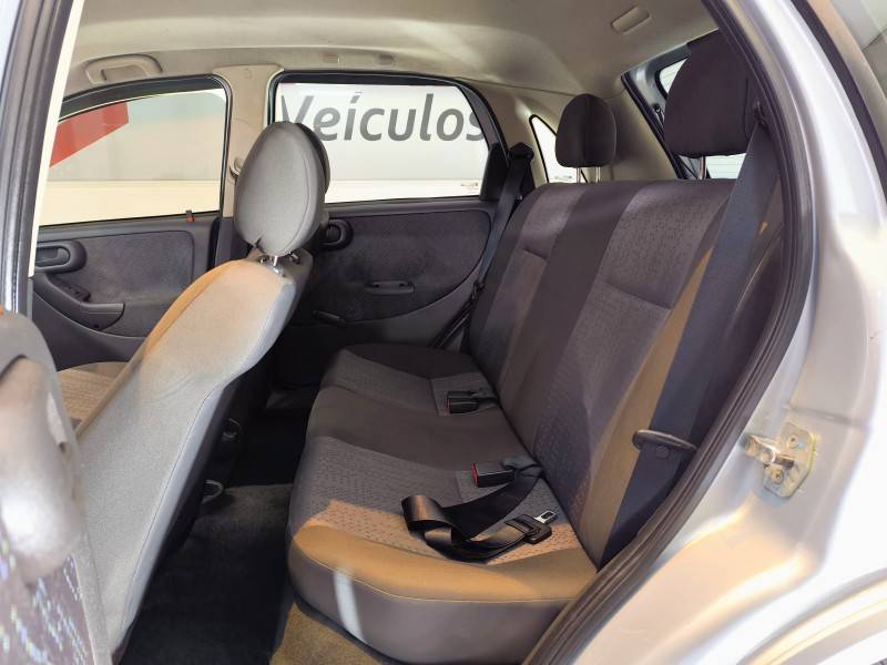 CHEVROLET - CORSA - 2012/2012 - Prata - R$ 35.900,00