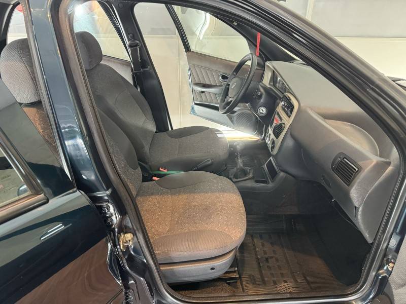 FIAT - SIENA - 2002/2002 - Verde - R$ 15.900,00