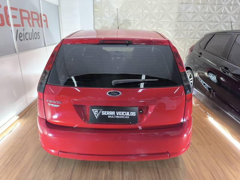 FORD - FIESTA - 2013/2014 - Vermelha - R$ 34.900,00