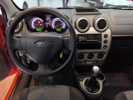 FORD - FIESTA - 2013/2014 - Vermelha - R$ 34.900,00