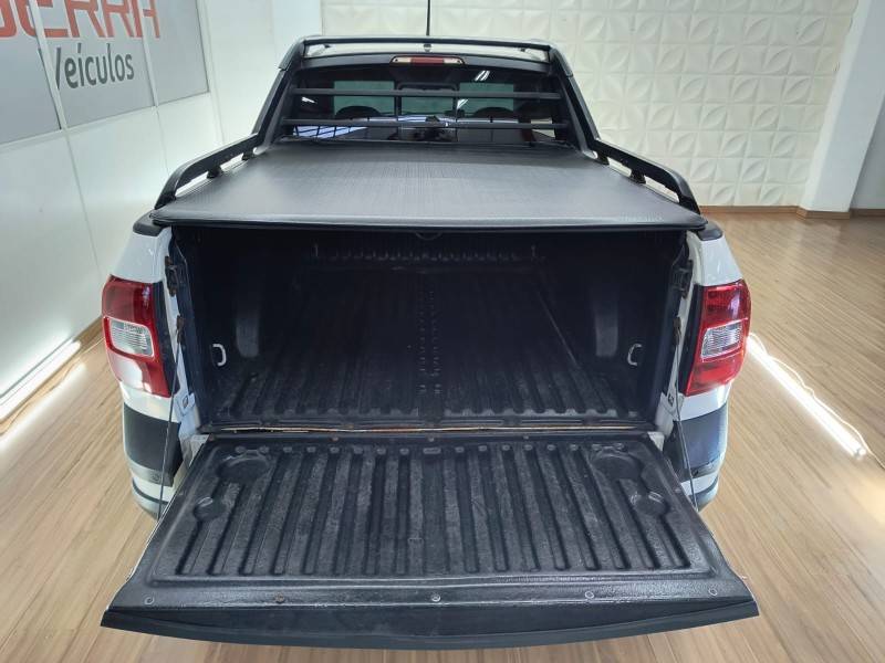 VOLKSWAGEN - SAVEIRO - 2011/2012 - Branca - R$ 52.900,00