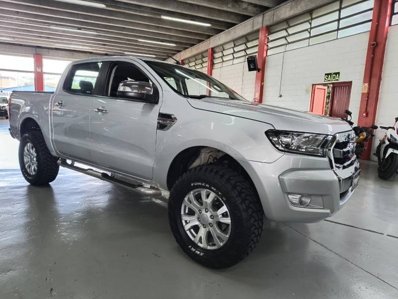 FORD - RANGER - 2017/2018 - Prata - R$ 139.900,00