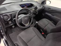 TOYOTA - ETIOS - 2014/2015 - Preta - R$ 46.900,00