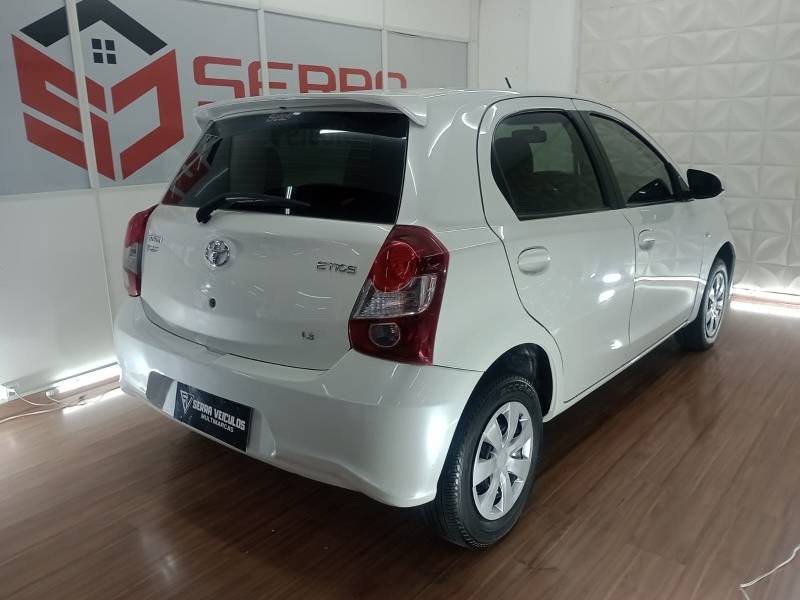 TOYOTA - ETIOS - 2019/2020 - Branca - R$ 61.900,00