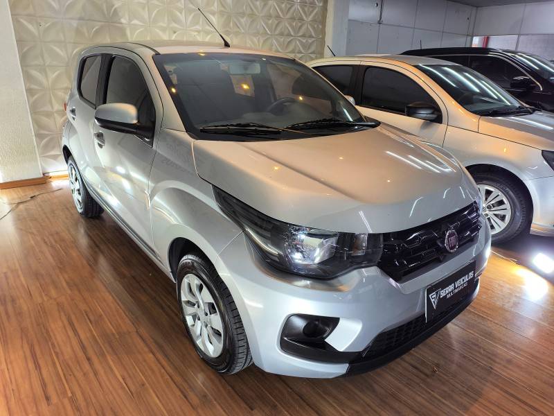 FIAT - MOBI - 2016/2017 - Prata - R$ 43.900,00