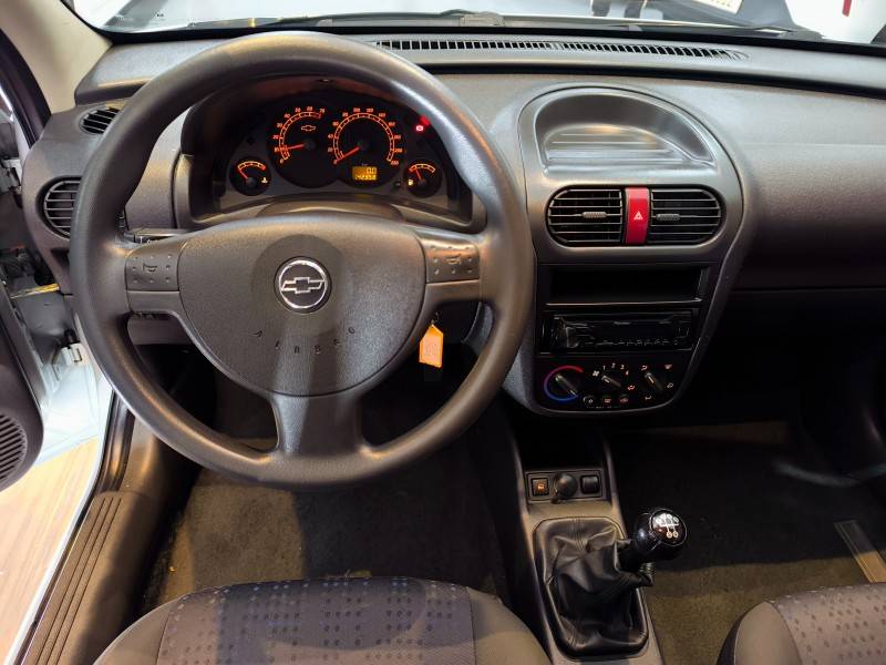 CHEVROLET - CORSA - 2012/2012 - Prata - R$ 35.900,00