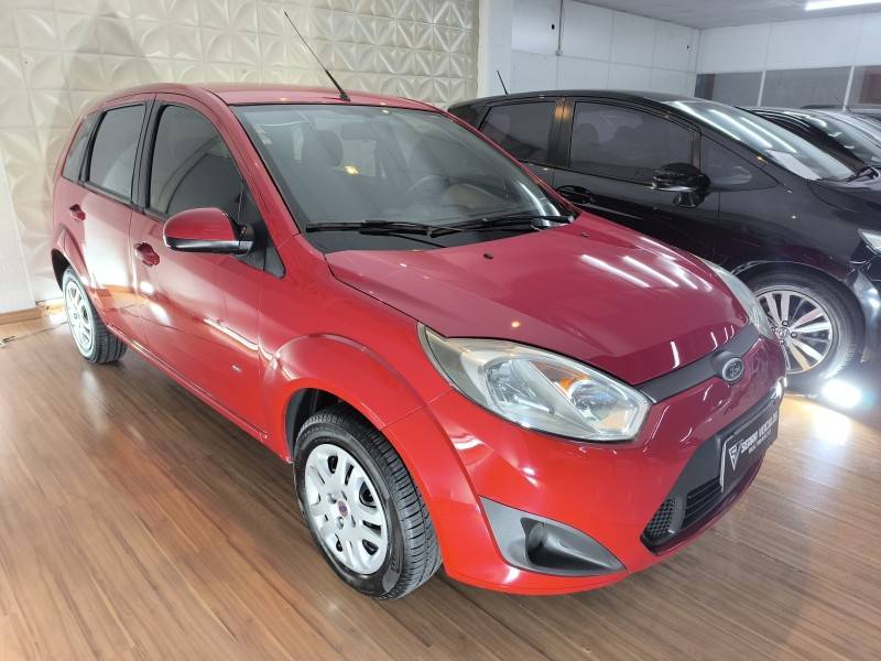 FORD - FIESTA - 2013/2014 - Vermelha - R$ 34.900,00