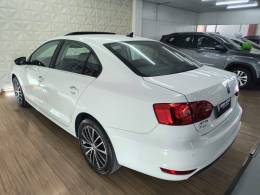 VOLKSWAGEN - JETTA - 2012/2012 - Branca - R$ 68.900,00