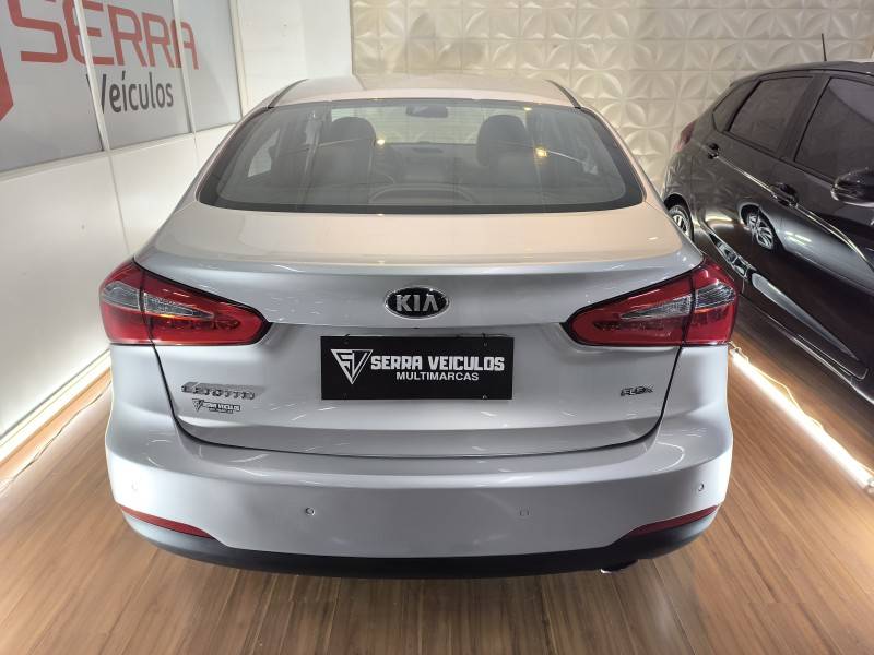 KIA MOTORS - CERATO - 2013/2014 - Prata - R$ 60.900,00