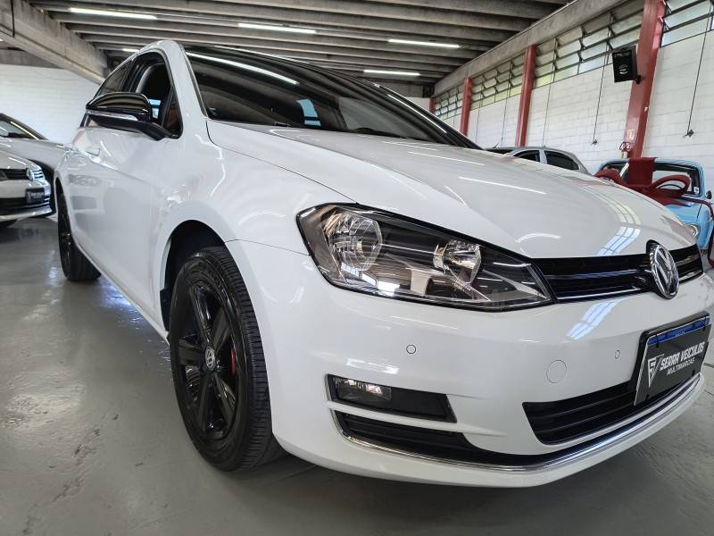 VOLKSWAGEN - GOLF - 2017/2017 - Branca - R$ 99.900,00