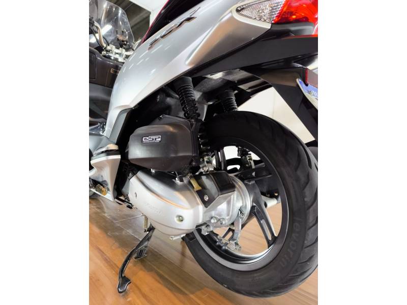 HONDA - PCX - 2018/2018 - Prata - R$ 14.900,00