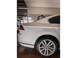 VOLKSWAGEN - PASSAT - 2018/2019 - Branca - R$ 156.900,00