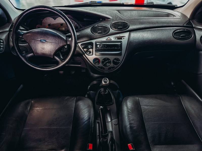 FORD - FOCUS - 2006/2006 - Prata - R$ 27.900,00