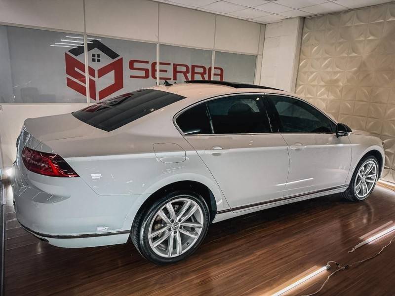 VOLKSWAGEN - PASSAT - 2018/2019 - Branca - R$ 156.900,00