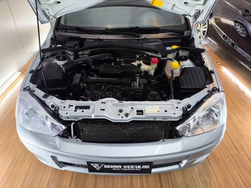CHEVROLET - CORSA - 2012/2012 - Prata - R$ 35.900,00