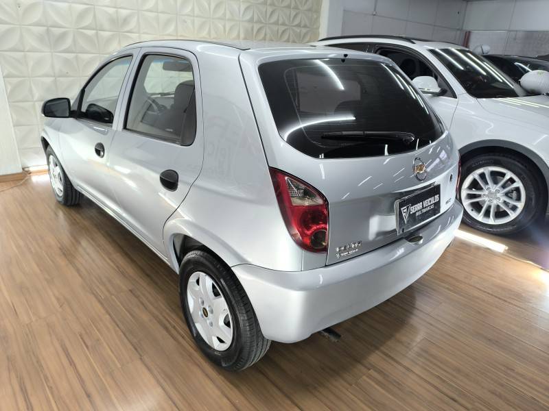 CHEVROLET - CELTA - 2010/2010 - Prata - R$ 27.900,00