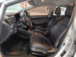KIA MOTORS - CERATO - 2013/2014 - Prata - R$ 60.900,00