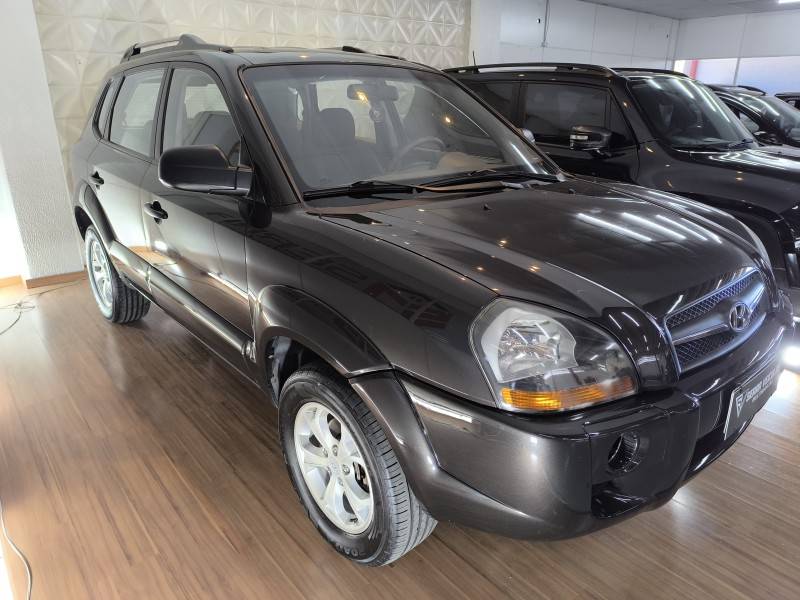 HYUNDAI - TUCSON - 2010/2011 - Preta - R$ 42.900,00