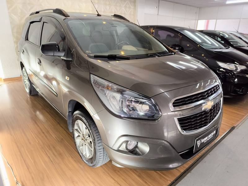 CHEVROLET - SPIN - 2013/2014 - Cinza - R$ 50.900,00
